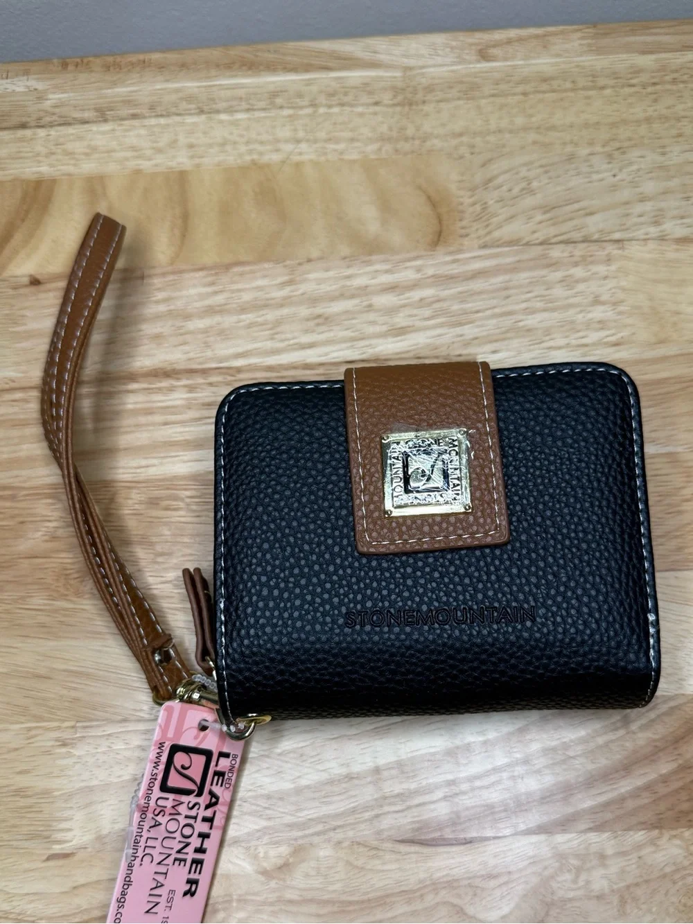 Stone Mountain USA Cornwall Zip Around Small Wallet Wristlet NWT $60